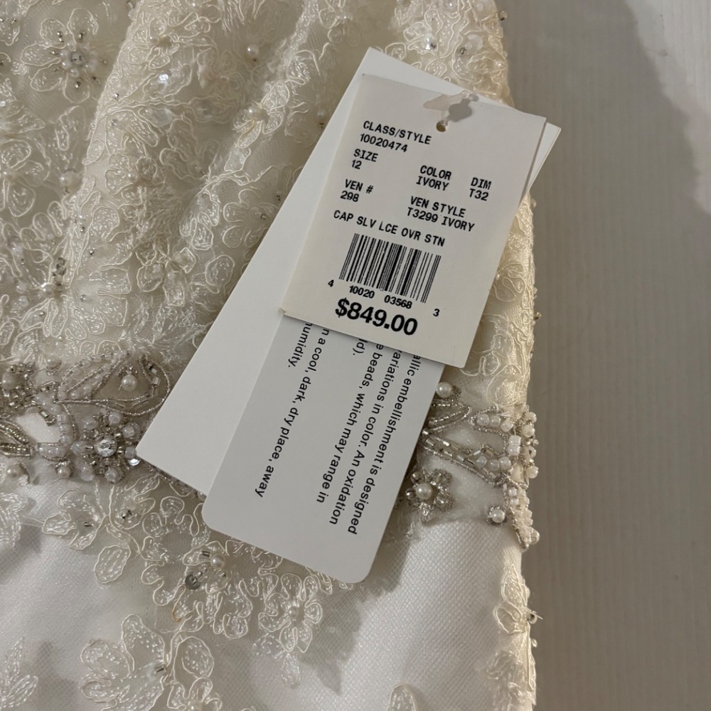 David’s Bridal Wedding Dress, ivory, size 12, new, unaltered. - Picture 5 of 7